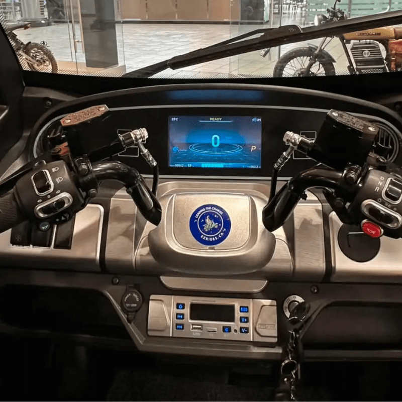Nova Lite: handlebar steering and display