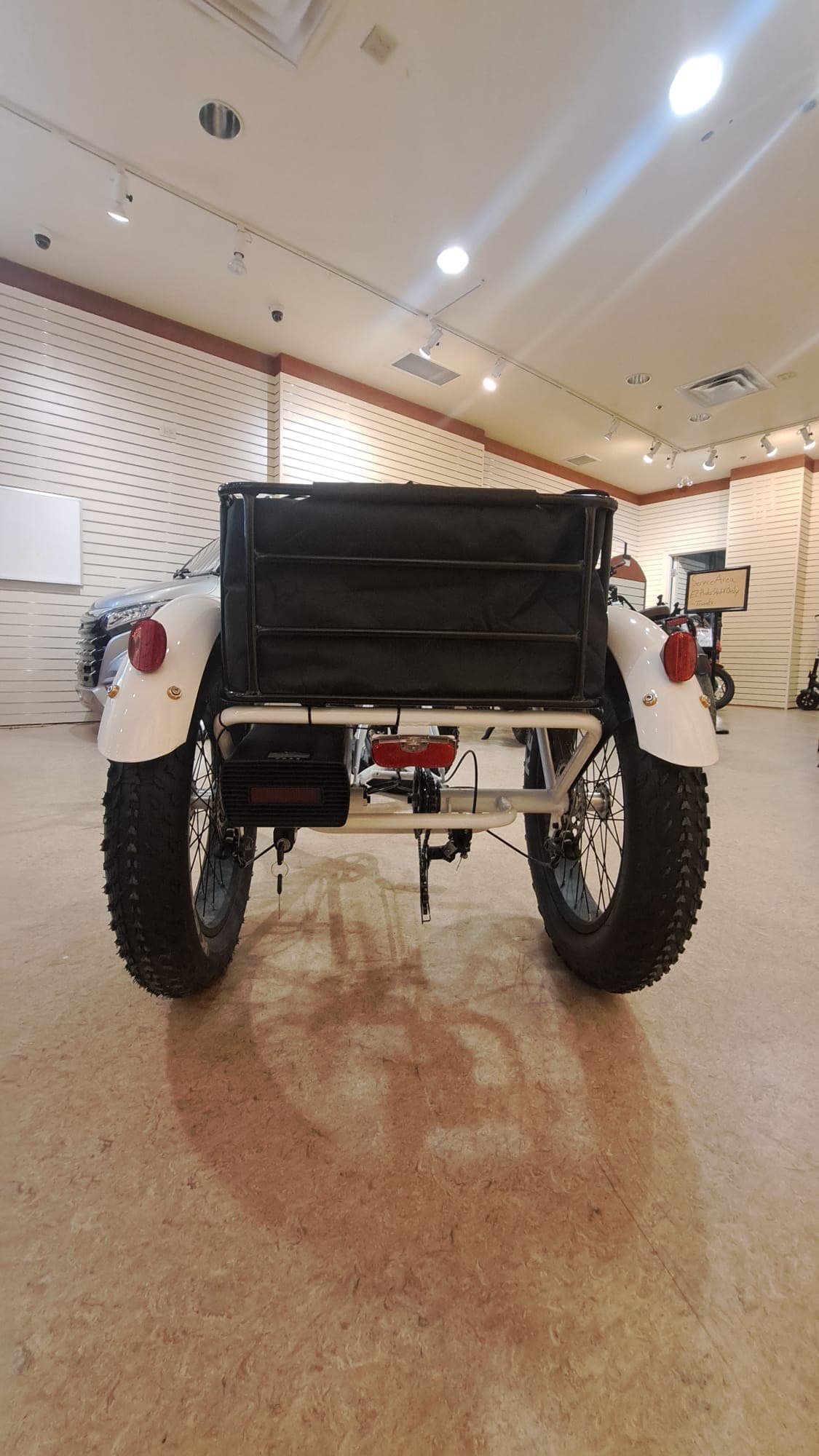 Daymak E-Bike White Daymak Florence Fat Tire Trike (Demo Unit)