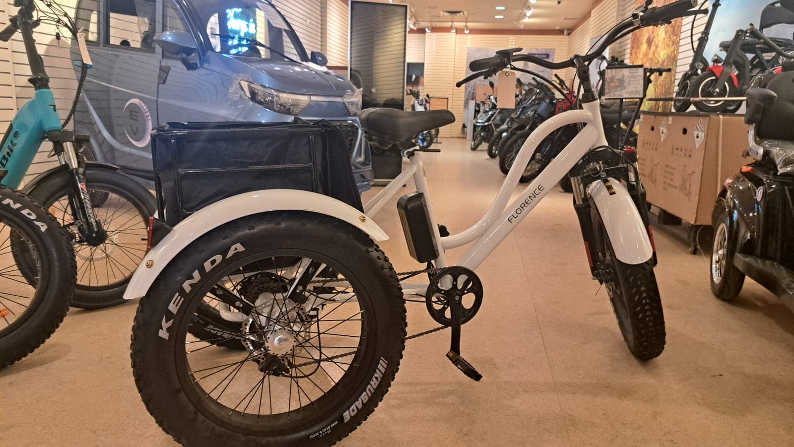 Daymak E-Bike White Daymak Florence Fat Tire Trike (Demo Unit)
