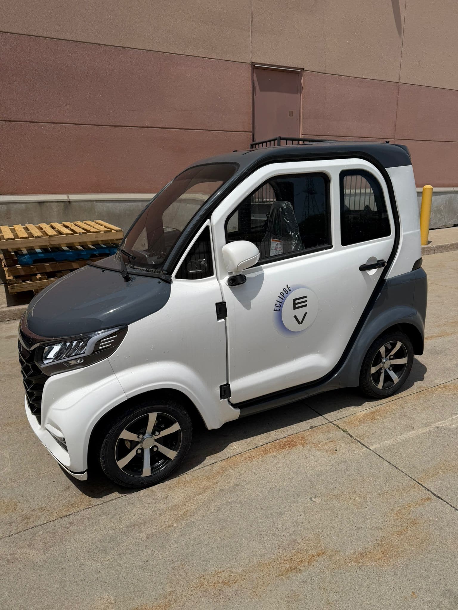 Eclipse EV Enclosed Mobility Scooter Eclipse EV Nova Plus White (Trade In) - 0km