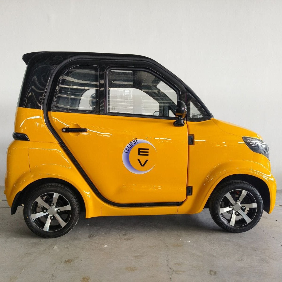 Eclipse EV Enclosed Mobility Scooter Yellow / Steering Wheel Nova - Eclipse EV